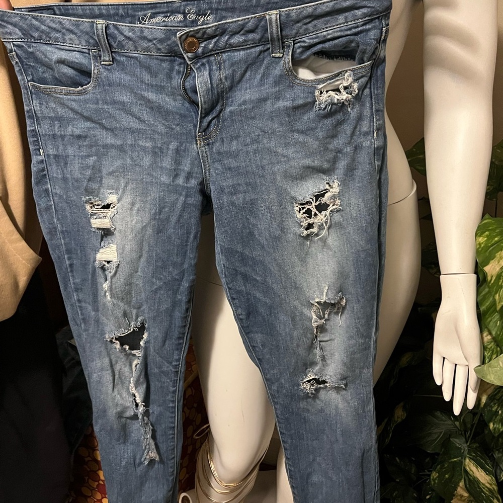 American Eagle Outfitters Women's Blue Distressed Jeans